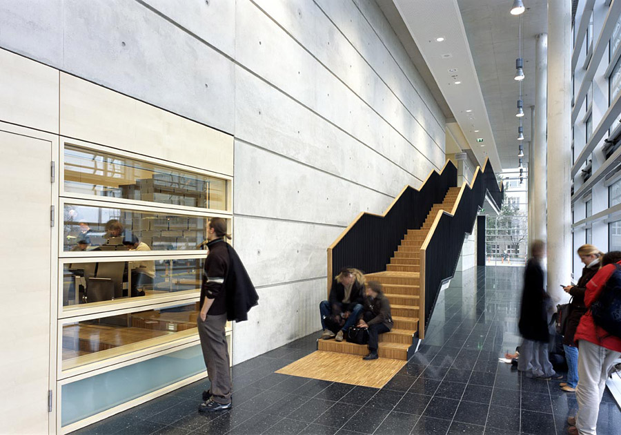 Nickl & Partner Architekten AG - Eingangsbereich des Hörsaalgebäudes
