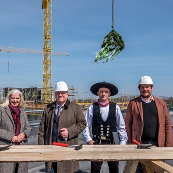 At a height of 17 metres in fine weather – Topping-out ceremony at Münster’s Research Campus East